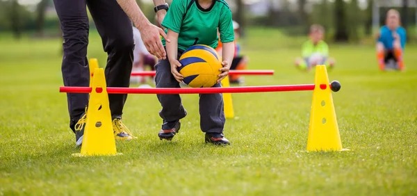 洛杉矶道奇队投手奥勒尔·赫西瑟创下连续 59 局无失分神迹，打破大联盟纪录