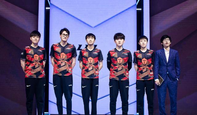 在一场充满 在一场充满